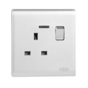 HEE Elegant White 13 Amp 3 Pin Flat Socket